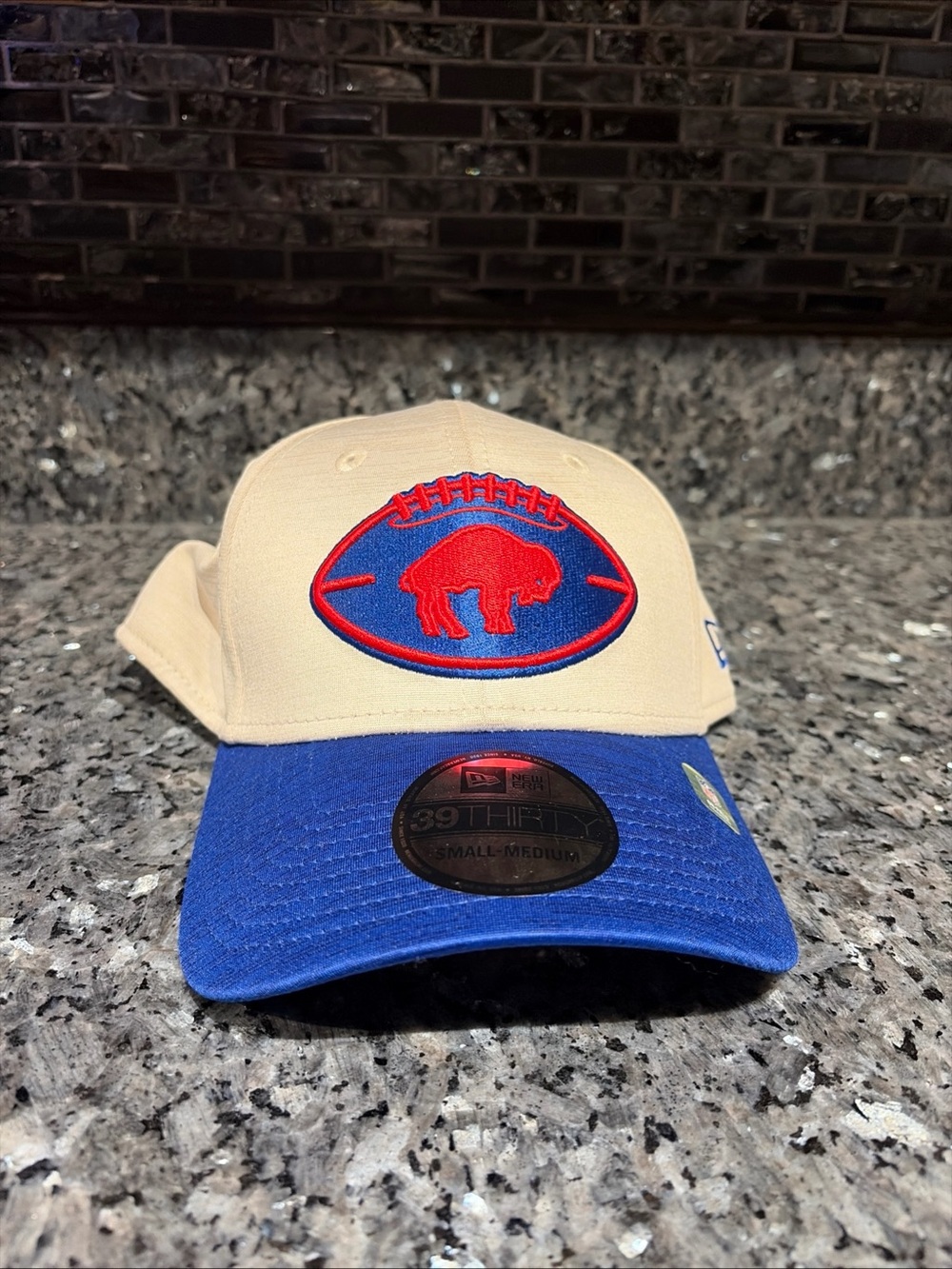 NEW Buffalo Bills Retro NFL New Era 39Thirty Size S/M On Field Fitted Hat
